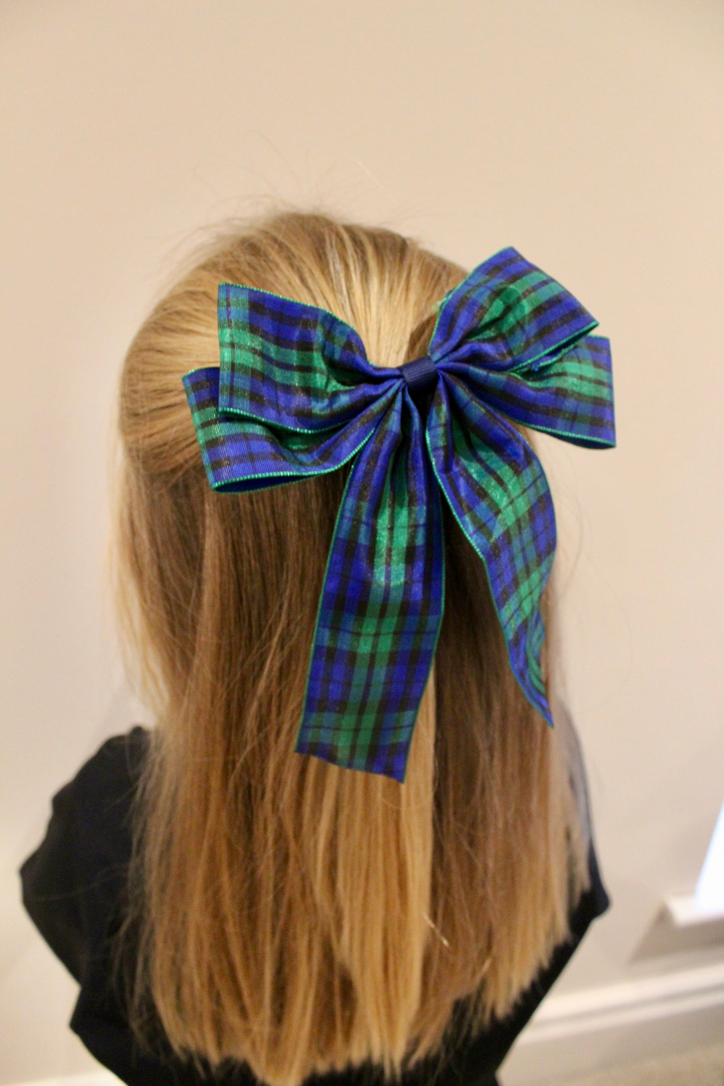 Classic Navy Tartan Tail XL Bow - 6 Inches